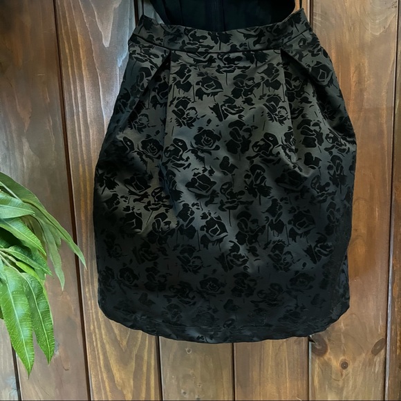 NWT Francesca’s Velvet Floral Pearl Halter Cut Out Cocktail Mini Dress - Picture 4 of 7
